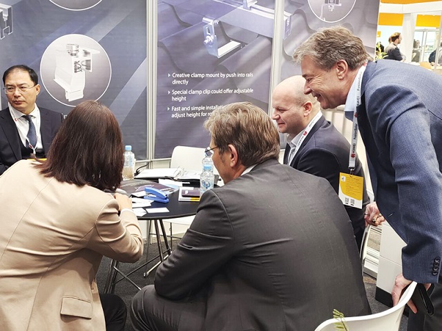 Kseng Solar presenta nuevas soluciones de montaje en techo solar en Solar Solutions Düsseldorf